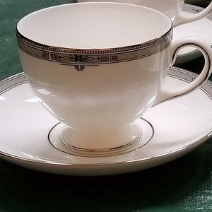 2 Wedgwood Amherst Leigh Shape Footed Cups & Saucers Platinum Trim